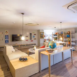 yeah-barcelona-hostel.catalonia-hotels.com/